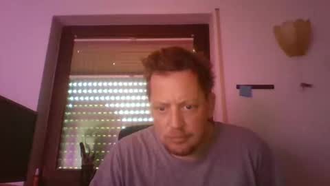 Snapshot of blonde32m chatting on October 2025 06:45:01 AM blonde32m online show from October 2025 06:45:01 AM