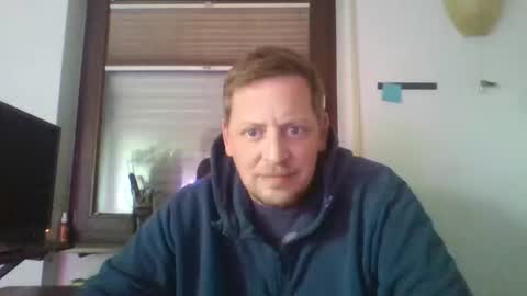 Snapshot of blonde32m chatting on October 2025 11:40:01 AM blonde32m online show from October 2025 11:40:01 AM