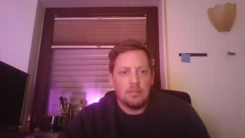 Snapshot of blonde32m chatting on November 2025 04:53:02 PM blonde32m online show from November 2025 04:53:02 PM