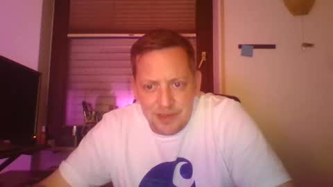 Snapshot of blonde32m chatting on November 2025 05:02:02 PM blonde32m online show from November 2025 05:02:02 PM