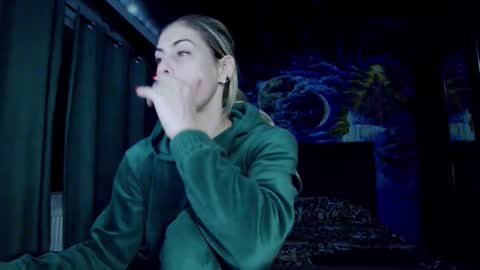 Snapshot of blonde4pasion chatting on November 2025 05:26:01 PM blonde4pasion online show from November 2025 05:26:01 PM