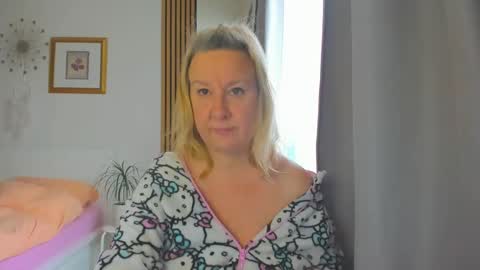 Snapshot of blonde_angel20 chatting on December 2024 11:39:01 AM Nicole online show from December 2024 11:39:01 AM