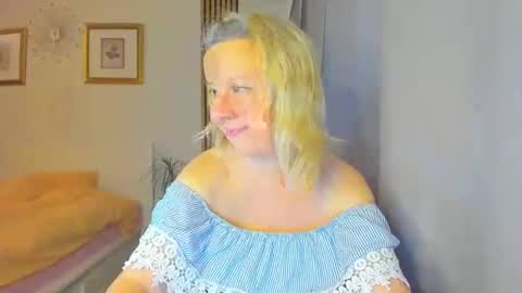 Snapshot of blonde_angel20 chatting on December 2024 07:49:02 PM Nicole online show from December 2024 07:49:02 PM