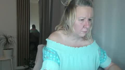 Snapshot of blonde_angel20 chatting on December 2024 04:52:01 PM Nicole online show from December 2024 04:52:01 PM