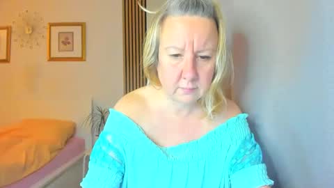 Snapshot of blonde_angel20 chatting on December 2024 07:54:01 PM Nicole online show from December 2024 07:54:01 PM