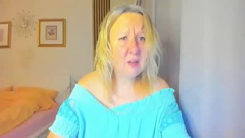 Snapshot of blonde_angel20 chatting on December 2024 05:48:01 AM Nicole online show from December 2024 05:48:01 AM