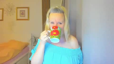Snapshot of blonde_angel20 chatting on December 2024 02:51:01 PM Nicole online show from December 2024 02:51:01 PM