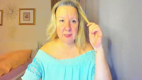Snapshot of blonde_angel20 chatting on December 2024 05:11:02 AM Nicole online show from December 2024 05:11:02 AM