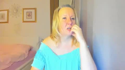 Snapshot of blonde_angel20 chatting on December 2024 02:36:02 PM Nicole online show from December 2024 02:36:02 PM