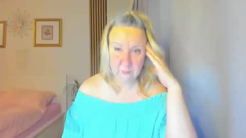 Snapshot of blonde_angel20 chatting on January 2025 05:01:01 AM Nicole online show from January 2025 05:01:01 AM