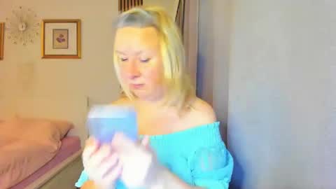 Snapshot of blonde_angel20 chatting on January 2025 04:18:01 PM Nicole online show from January 2025 04:18:01 PM