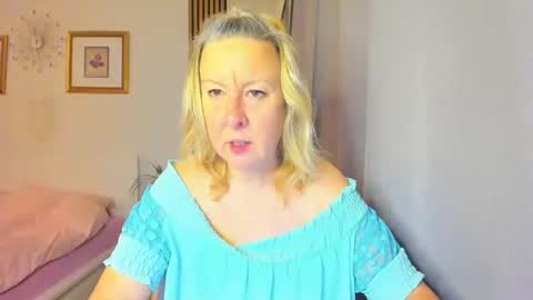 Snapshot of blonde_angel20 chatting on January 2025 05:24:02 AM Nicole online show from January 2025 05:24:02 AM