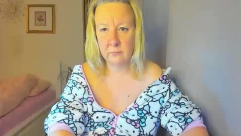 Snapshot of blonde_angel20 chatting on January 2025 04:22:01 PM Nicole online show from January 2025 04:22:01 PM