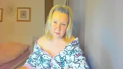 Snapshot of blonde_angel20 chatting on January 2025 04:16:02 PM Nicole online show from January 2025 04:16:02 PM