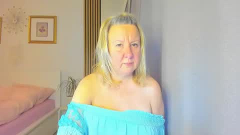 Snapshot of blonde_angel20 chatting on January 2025 07:28:02 PM Nicole online show from January 2025 07:28:02 PM