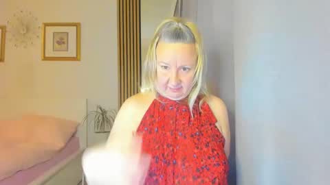 Snapshot of blonde_angel20 chatting on January 2025 06:35:01 PM Nicole online show from January 2025 06:35:01 PM