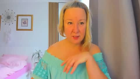 Snapshot of blonde_angel20 chatting on January 2025 09:06:01 AM Nicole online show from January 2025 09:06:01 AM
