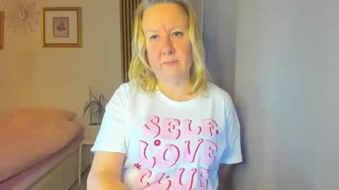 Snapshot of blonde_angel20 chatting on January 2025 05:00:02 PM Nicole online show from January 2025 05:00:02 PM