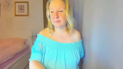 Snapshot of blonde_angel20 chatting on January 2025 05:15:02 AM Nicole online show from January 2025 05:15:02 AM