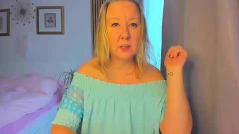 Snapshot of blonde_angel20 chatting on January 2025 10:27:02 AM Nicole online show from January 2025 10:27:02 AM