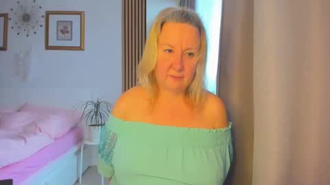 Snapshot of blonde_angel20 chatting on January 2025 08:41:01 AM Nicole online show from January 2025 08:41:01 AM