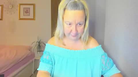 Snapshot of blonde_angel20 chatting on January 2025 05:16:02 PM Nicole online show from January 2025 05:16:02 PM