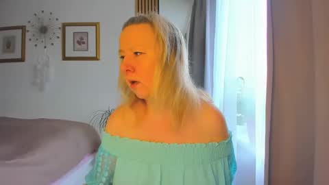 Snapshot of blonde_angel20 chatting on January 2025 09:44:02 AM Nicole online show from January 2025 09:44:02 AM