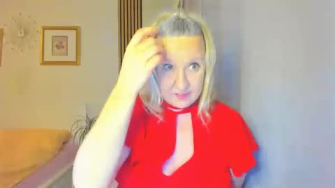 Snapshot of blonde_angel20 chatting on January 2025 05:32:01 PM Nicole online show from January 2025 05:32:01 PM