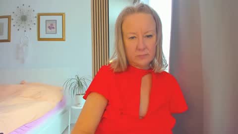 Snapshot of blonde_angel20 chatting on February 2025 10:19:01 AM Nicole online show from February 2025 10:19:01 AM