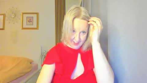 Snapshot of blonde_angel20 chatting on February 2025 05:25:01 AM Nicole online show from February 2025 05:25:01 AM