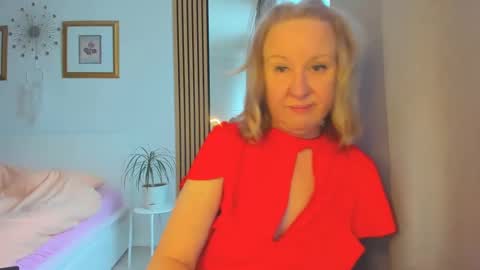 Snapshot of blonde_angel20 chatting on February 2025 08:39:02 AM Nicole online show from February 2025 08:39:02 AM