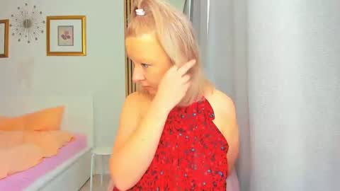 Snapshot of blonde_angel20 chatting on February 2025 08:59:02 AM Nicole online show from February 2025 08:59:02 AM