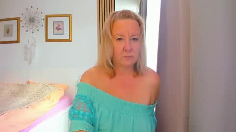 Snapshot of blonde_angel20 chatting on February 2025 12:17:02 PM Nicole online show from February 2025 12:17:02 PM