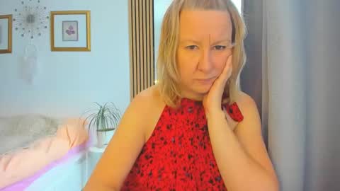 Snapshot of blonde_angel20 chatting on February 2025 07:01:02 AM Nicole online show from February 2025 07:01:02 AM