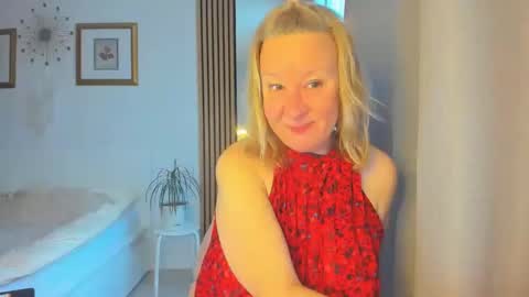 Snapshot of blonde_angel20 chatting on March 2025 05:16:01 AM Nicole online show from March 2025 05:16:01 AM