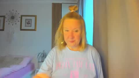 Snapshot of blonde_angel20 chatting on March 2025 05:13:01 AM Nicole online show from March 2025 05:13:01 AM