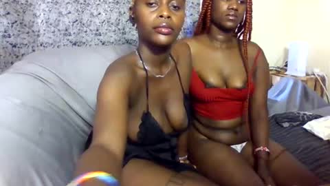 Snapshot of blonde_barby chatting on October 2025 05:42:02 AM blonde_barby online show from October 2025 05:42:02 AM