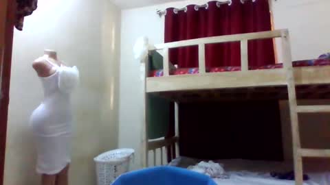 Snapshot of blonde_barby chatting on November 2025 05:40:02 AM blonde_barby online show from November 2025 05:40:02 AM