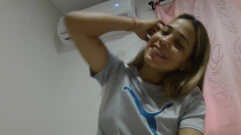 blonde_latina02 online show from November 2025 02:39:02 PM