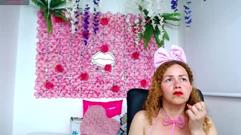 Snapshot of blonde_squirt_ chatting on January 2025 03:55:02 AM blonde_squirt_ online show from January 2025 03:55:02 AM