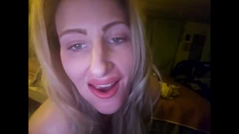 Snapshot of blondebellaaa3 chatting on January 2025 10:58:02 PM Gia online show from January 2025 10:58:02 PM