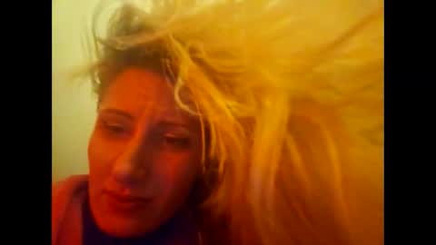 Snapshot of blondebellaaa3 chatting on January 2025 06:54:01 AM Gia online show from January 2025 06:54:01 AM