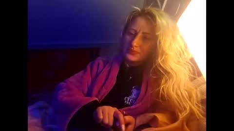 Snapshot of blondebellaaa3 chatting on January 2025 08:02:02 AM Gia online show from January 2025 08:02:02 AM