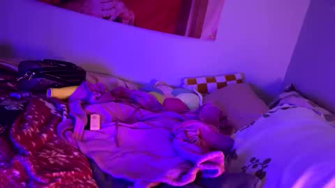 Snapshot of blondebellaaa3 chatting on November 2025 02:44:01 AM Gia online show from November 2025 02:44:01 AM