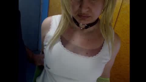 Snapshot of blontsex chatting on November 2025 10:31:02 PM Blontsex online show from November 2025 10:31:02 PM