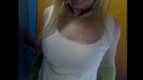 Snapshot of blontsex chatting on November 2025 05:12:02 PM Blontsex online show from November 2025 05:12:02 PM