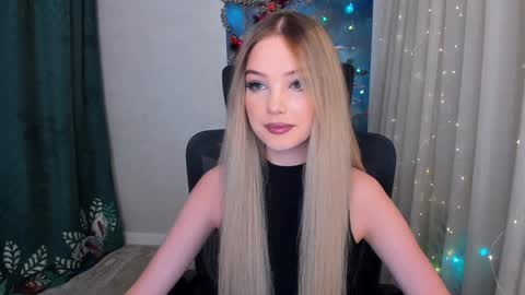 Sophia online show from December 2024 09:01:01 PM