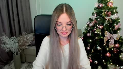 Sophia online show from December 2024 03:00:02 AM