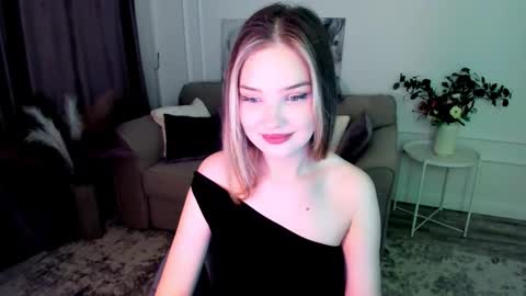 Sophia online show from September 2025 07:39:01 PM