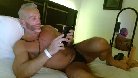 Snapshot of blu4121 chatting on November 2025 04:22:02 AM Wyatt online show from November 2025 04:22:02 AM